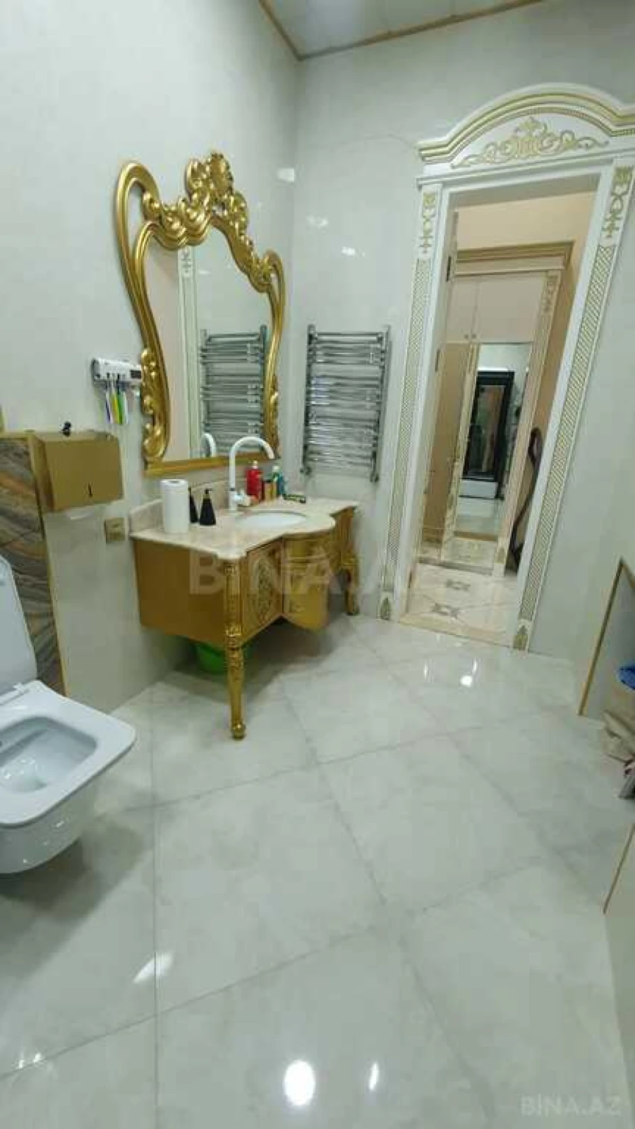Satılır 3 otaqlı mənzil 135.5 m²