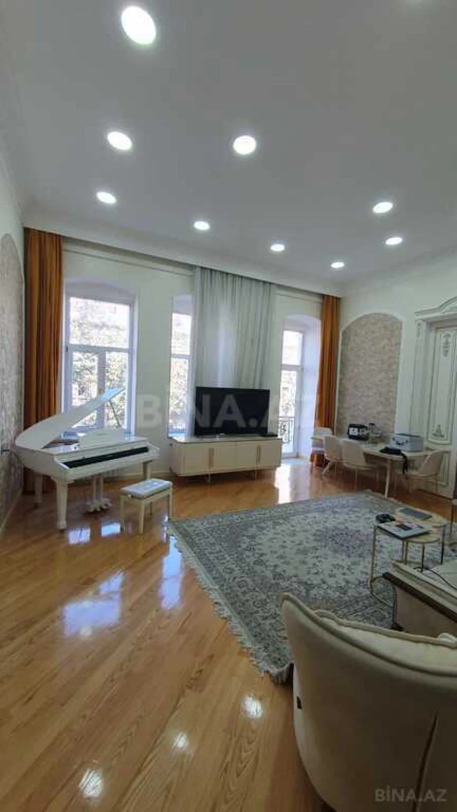 Satılır 3 otaqlı mənzil 135.5 m²