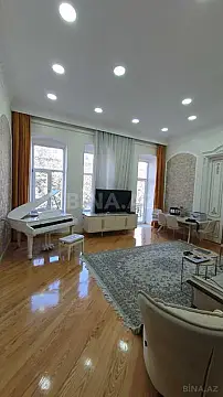 Satılır 3 otaqlı mənzil 135.5 m²