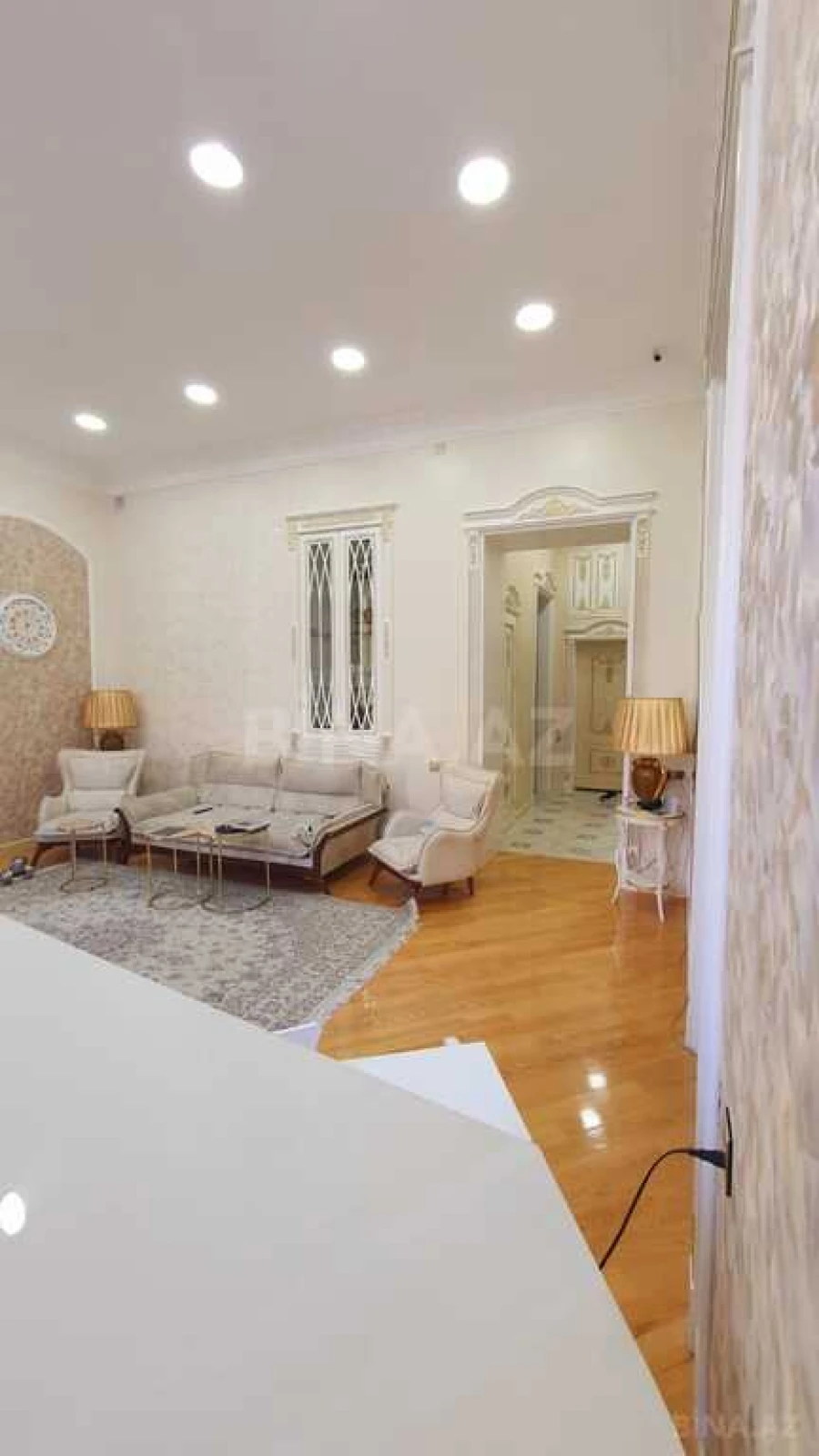 Satılır 3 otaqlı mənzil 135.5 m²
