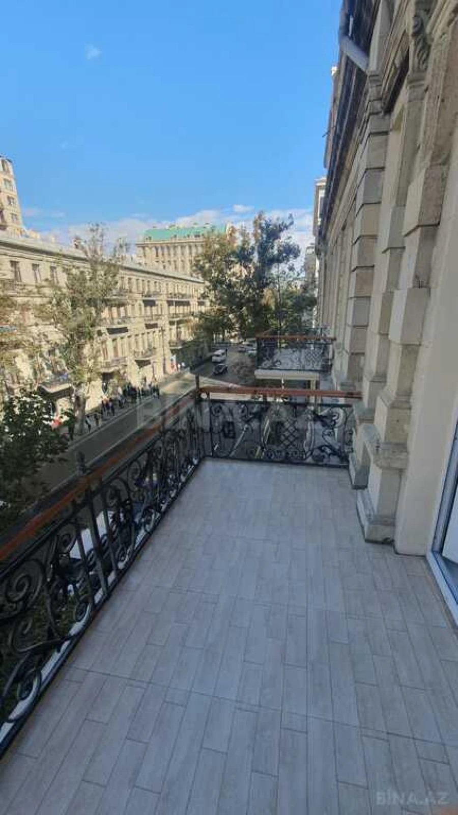 Satılır 3 otaqlı mənzil 135.5 m²