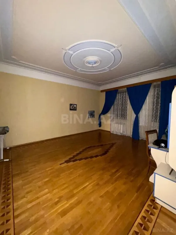 Satılır 10 otaqlı həyət evi 1100 m²