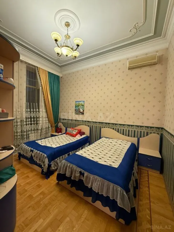 Satılır 10 otaqlı həyət evi 1100 m²