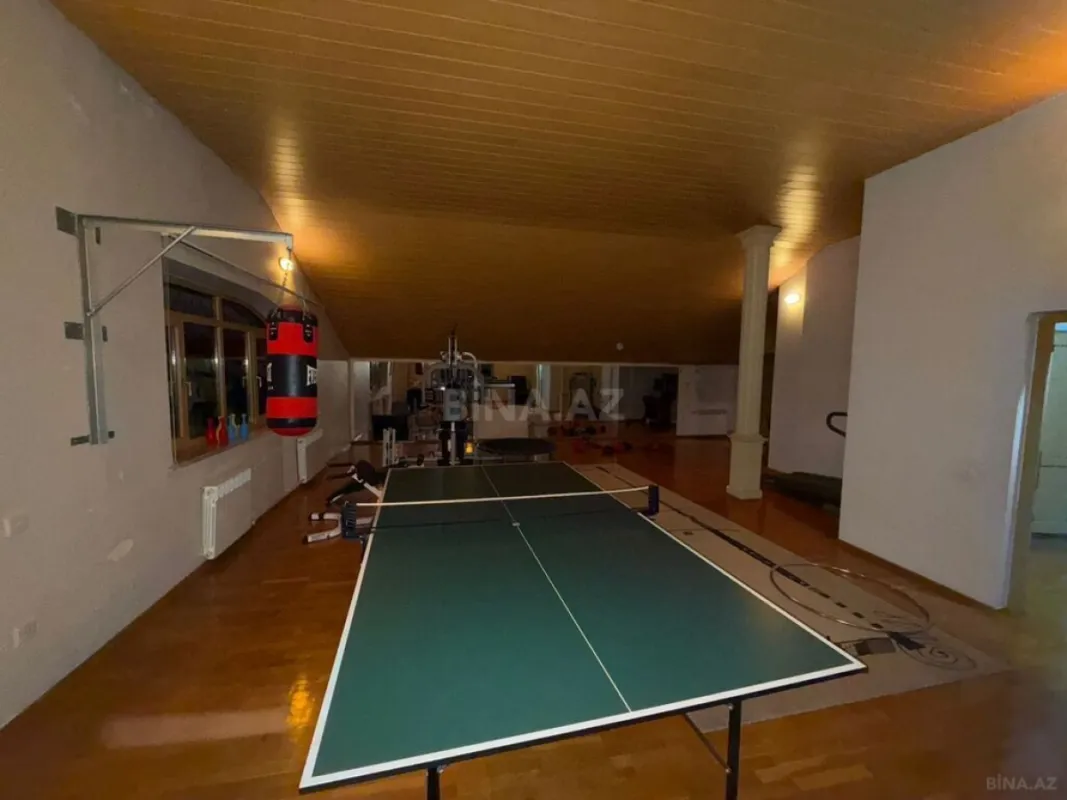 Satılır 10 otaqlı həyət evi 1100 m²