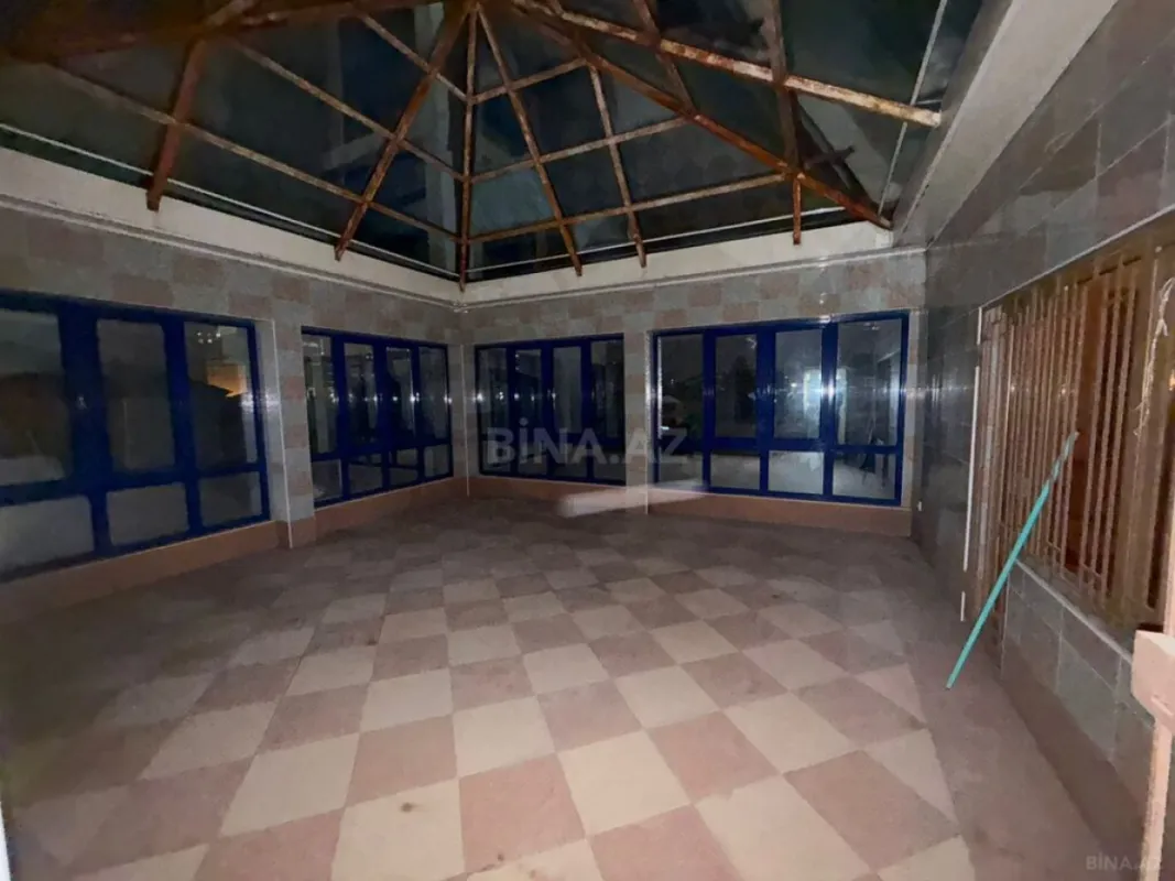 Satılır 10 otaqlı həyət evi 1100 m²