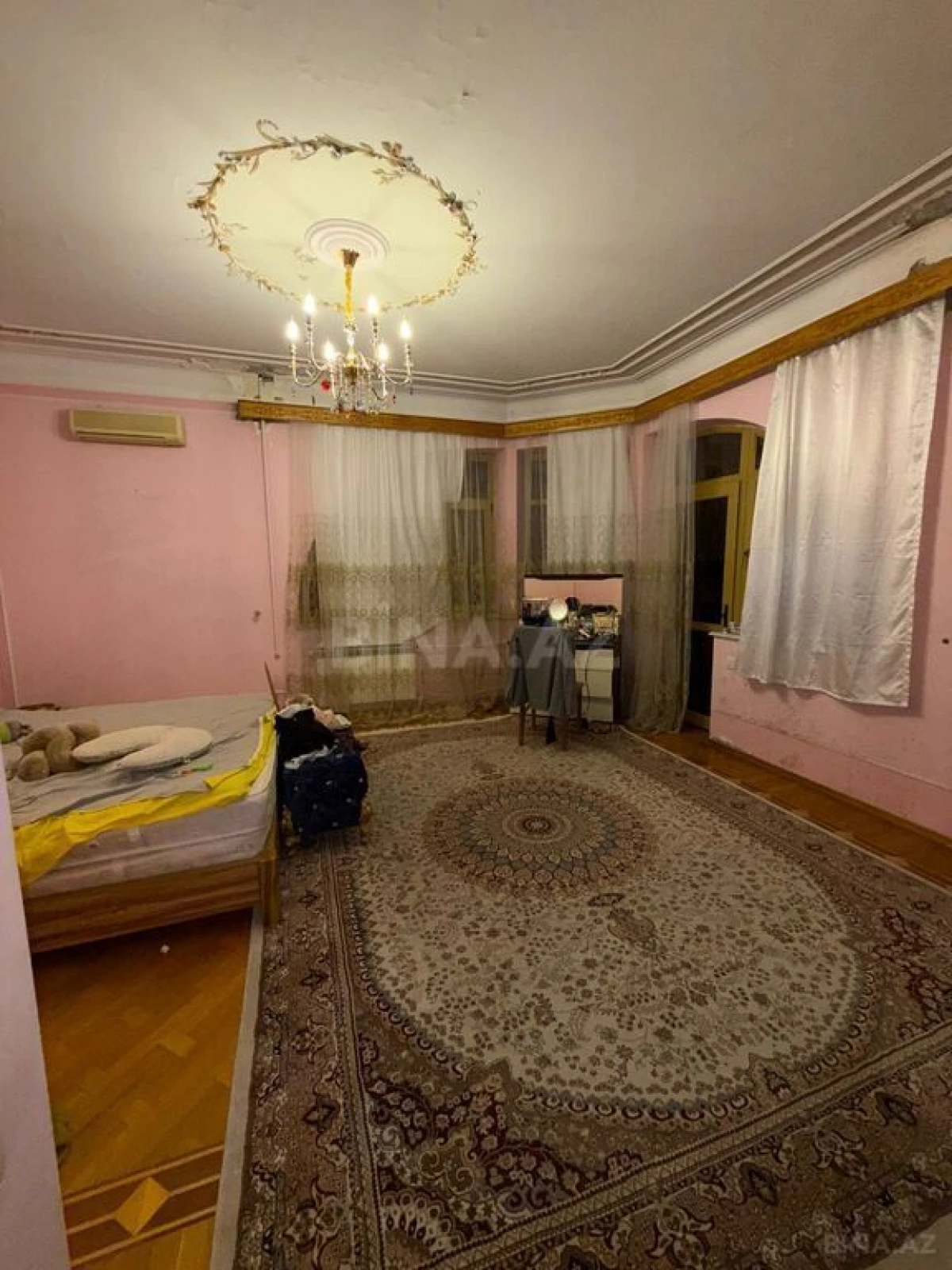 Satılır 10 otaqlı həyət evi 1100 m²