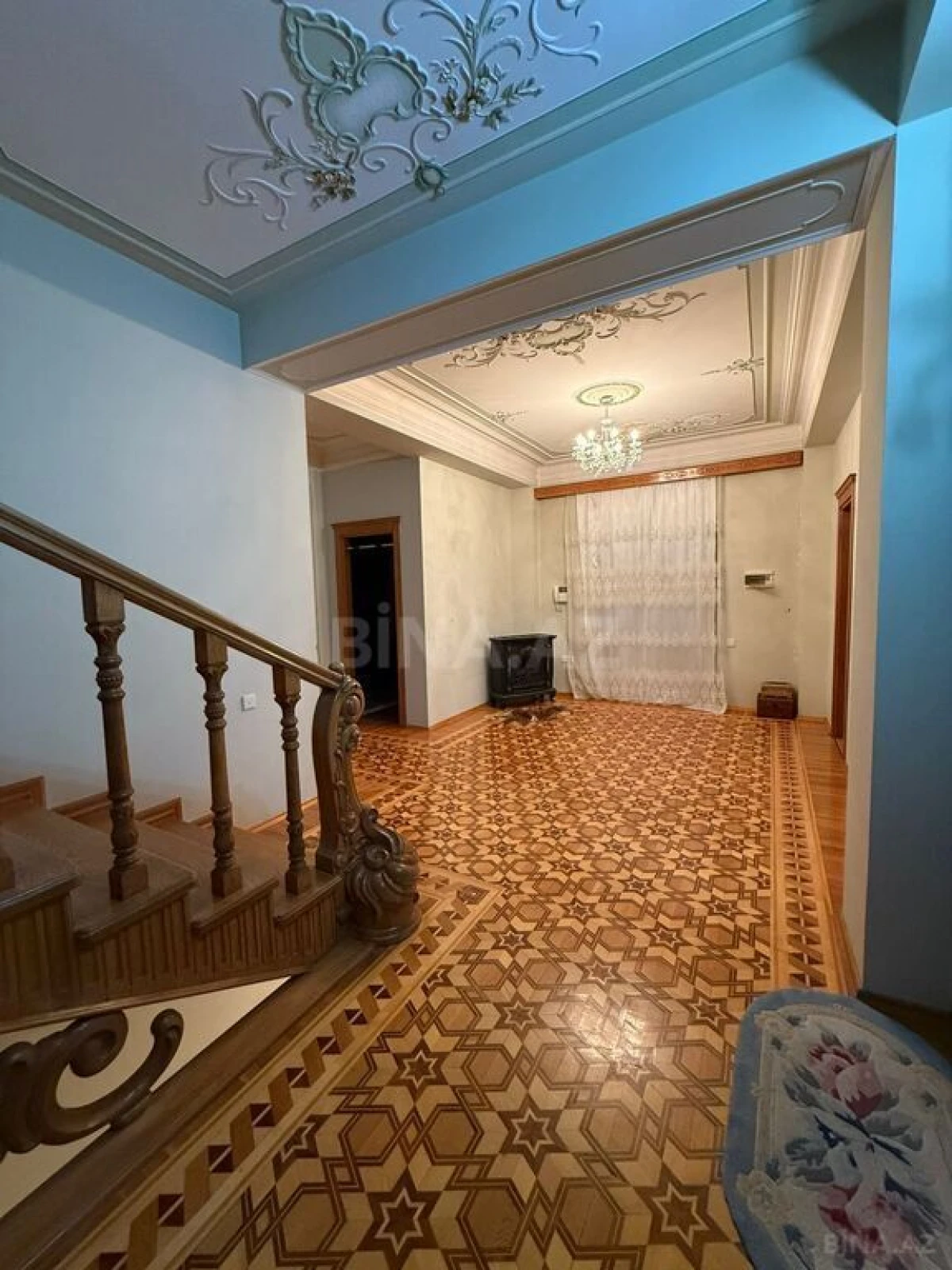 Satılır 10 otaqlı həyət evi 1100 m²