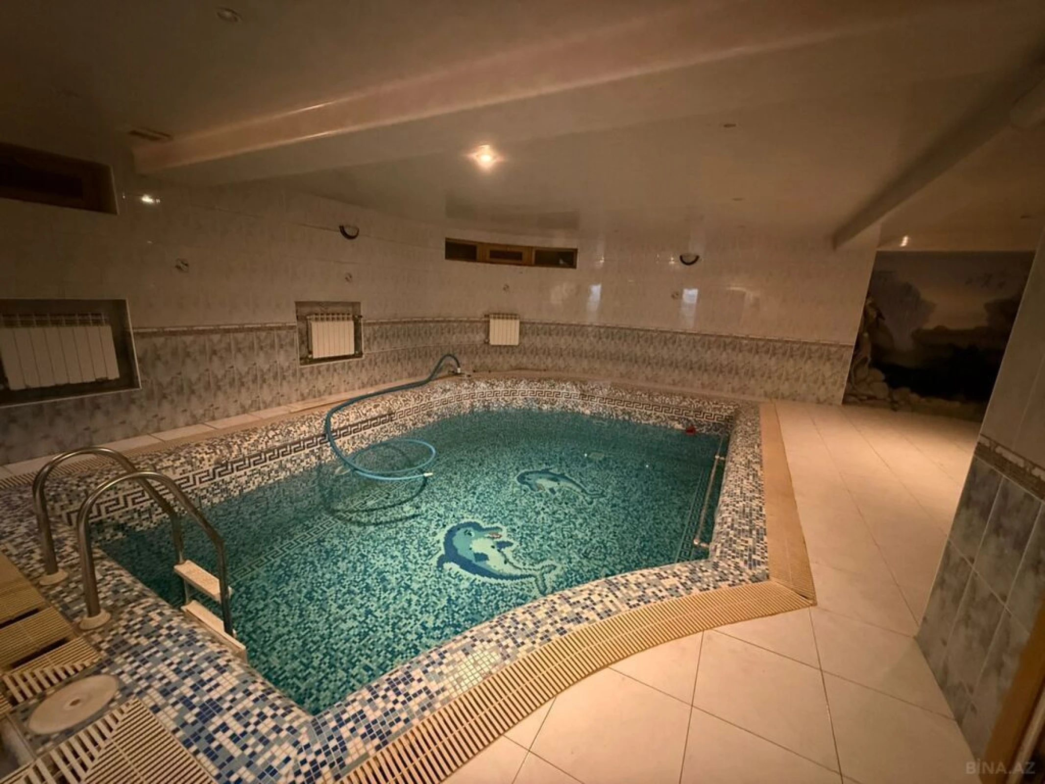 Satılır 10 otaqlı həyət evi 1100 m²