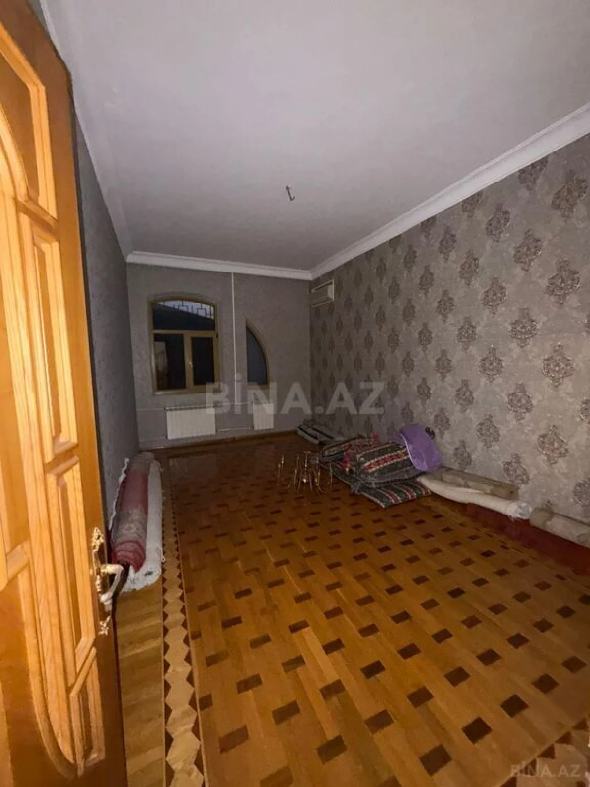 Satılır 10 otaqlı həyət evi 1100 m²
