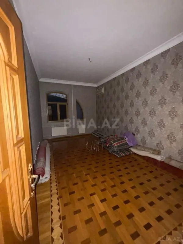 Satılır 10 otaqlı həyət evi 1100 m²