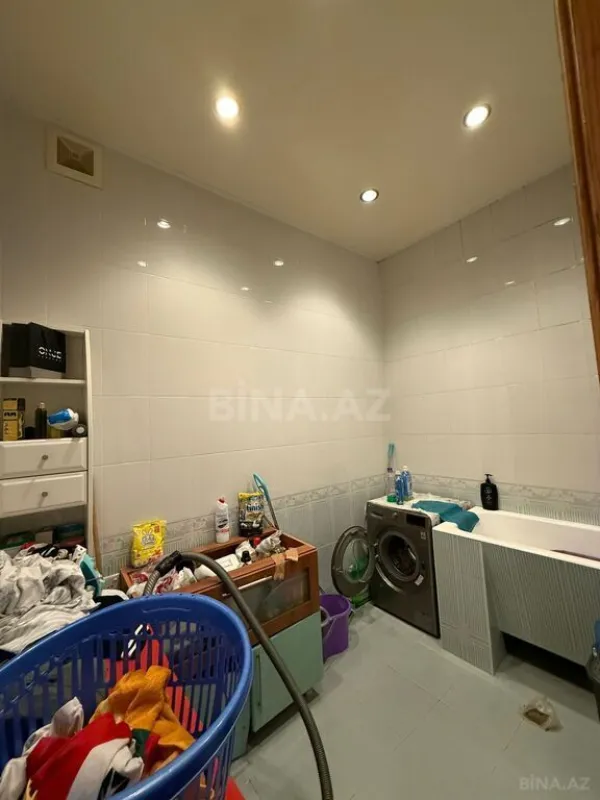 Satılır 10 otaqlı həyət evi 1100 m²