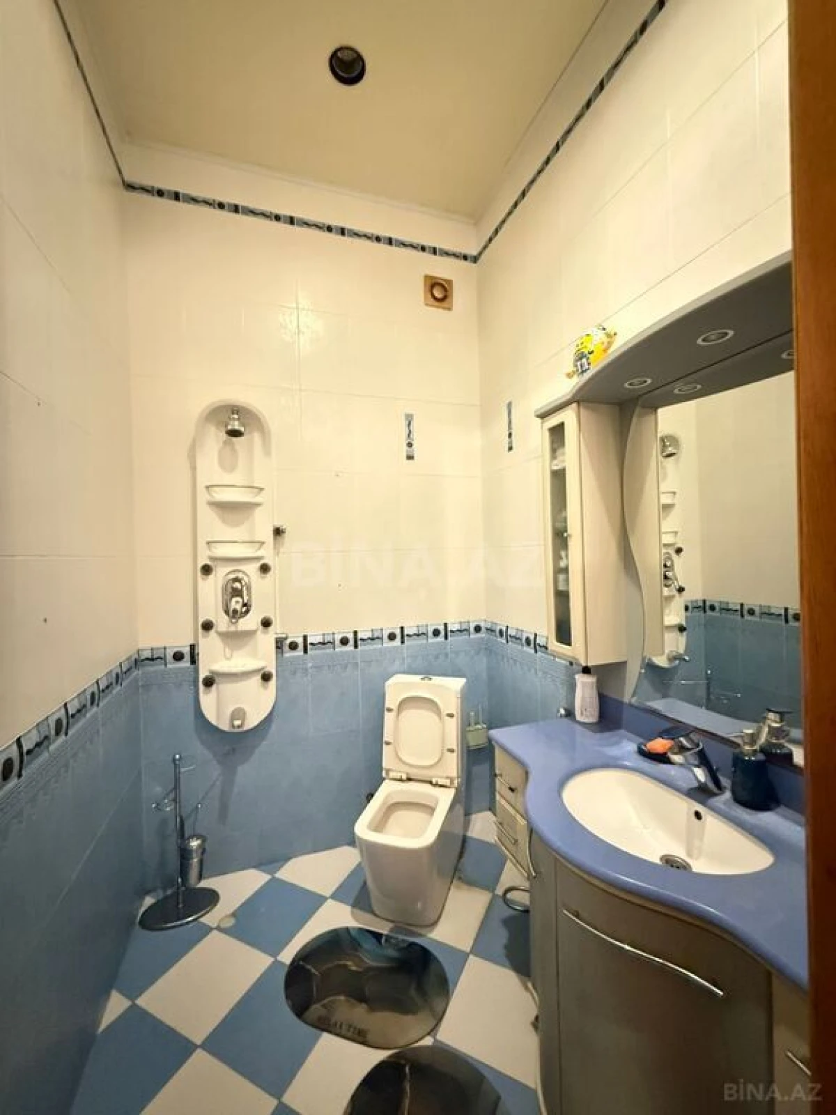 Satılır 10 otaqlı həyət evi 1100 m²