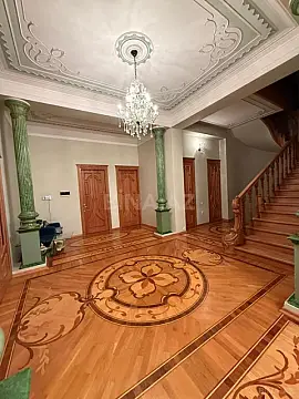 Satılır 10 otaqlı həyət evi 1100 m²