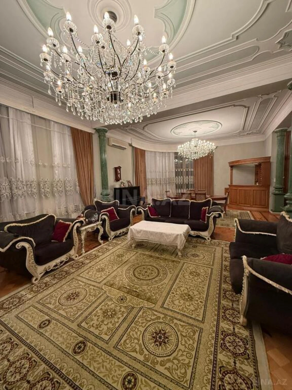 Satılır 10 otaqlı həyət evi 1100 m²