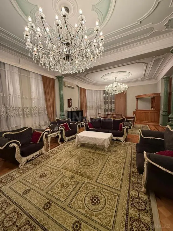 Satılır 10 otaqlı həyət evi 1100 m²