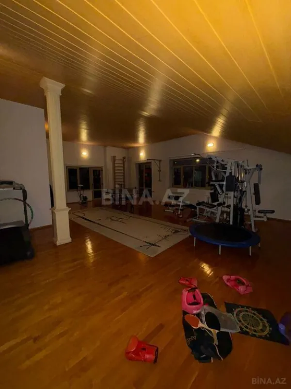 Satılır 10 otaqlı həyət evi 1100 m²