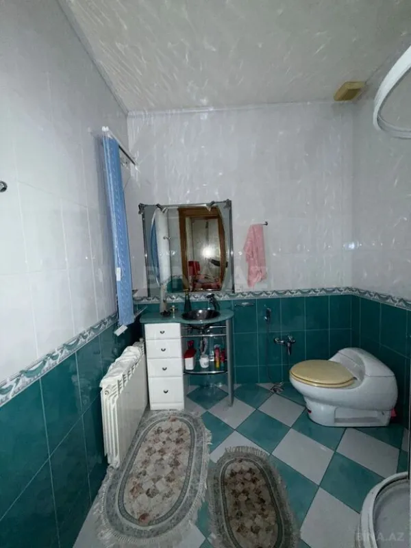 Satılır 10 otaqlı həyət evi 1100 m²