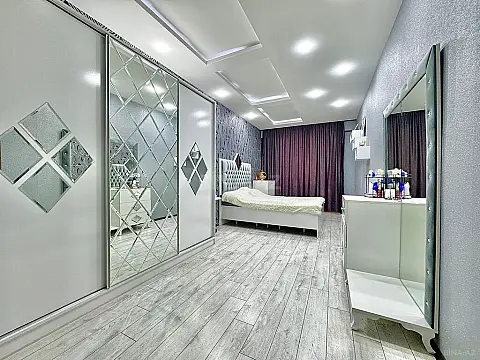Satılır 3 otaqlı mənzil 133 m²