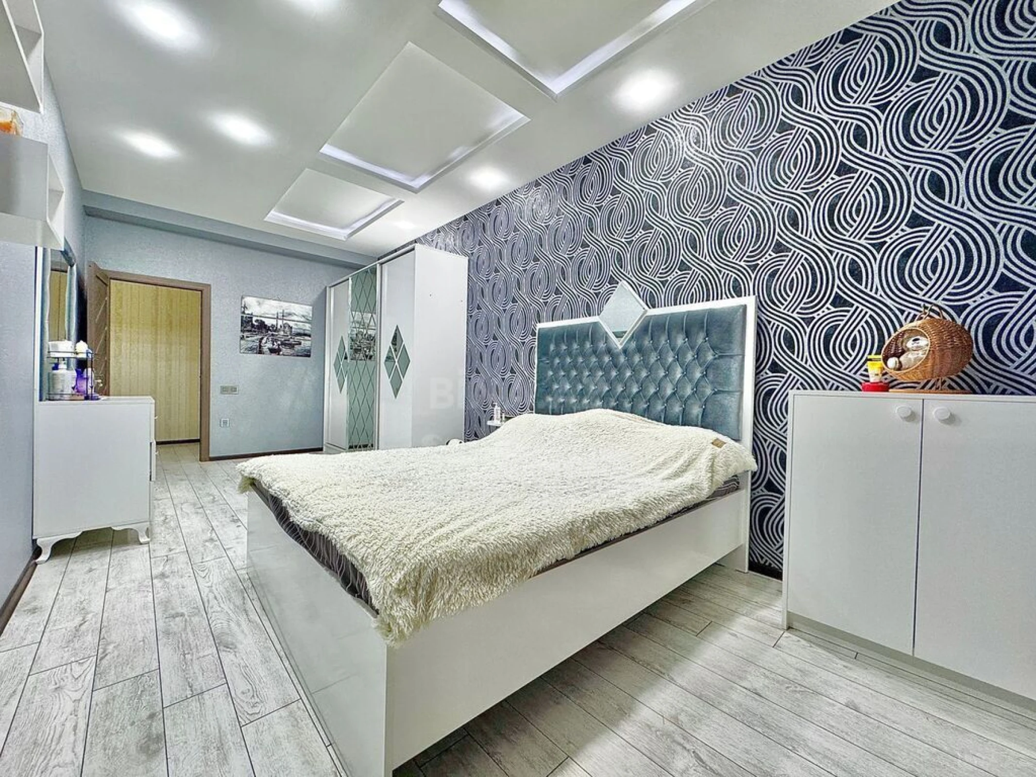 Satılır 3 otaqlı mənzil 133 m²