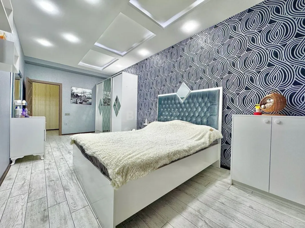 Satılır 3 otaqlı mənzil 133 m²