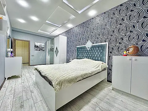 Satılır 3 otaqlı mənzil 133 m²