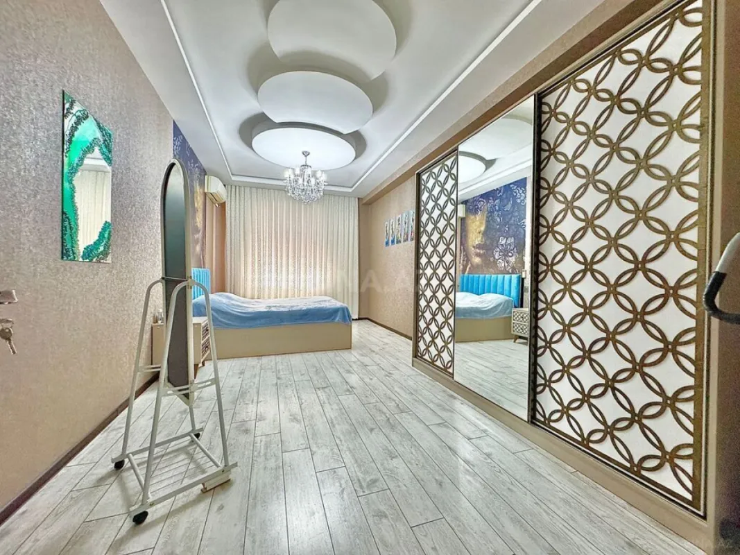 Satılır 3 otaqlı mənzil 133 m²