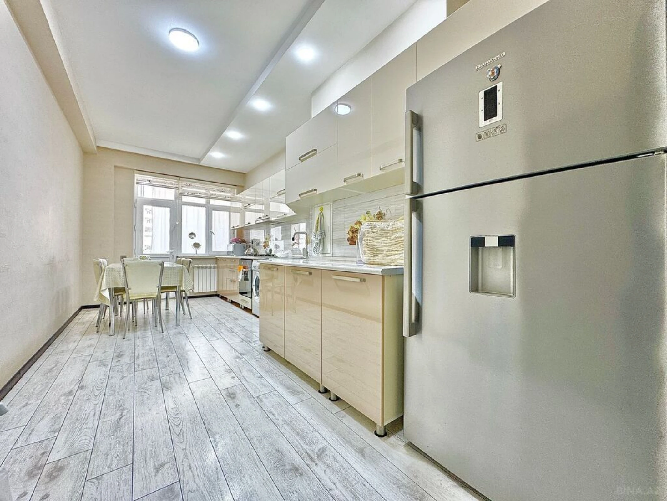 Satılır 3 otaqlı mənzil 133 m²