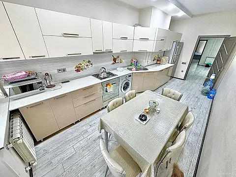 Satılır 3 otaqlı mənzil 133 m²