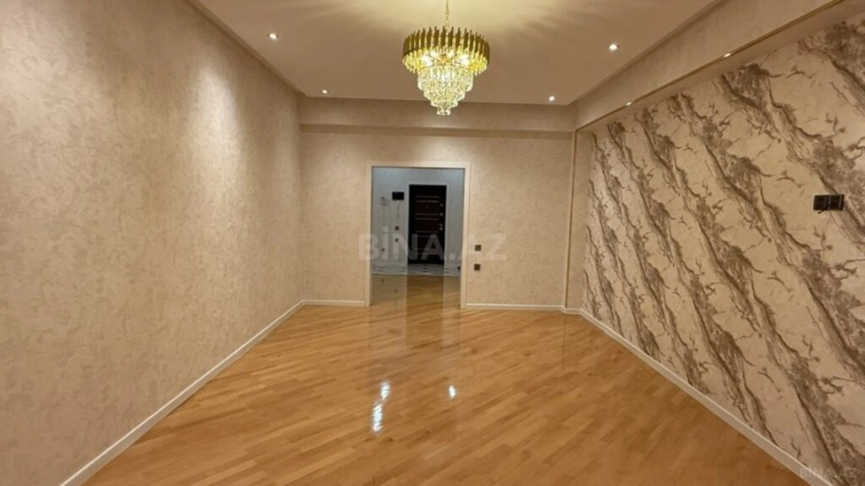 Satılır 3 otaqlı mənzil 145 m²