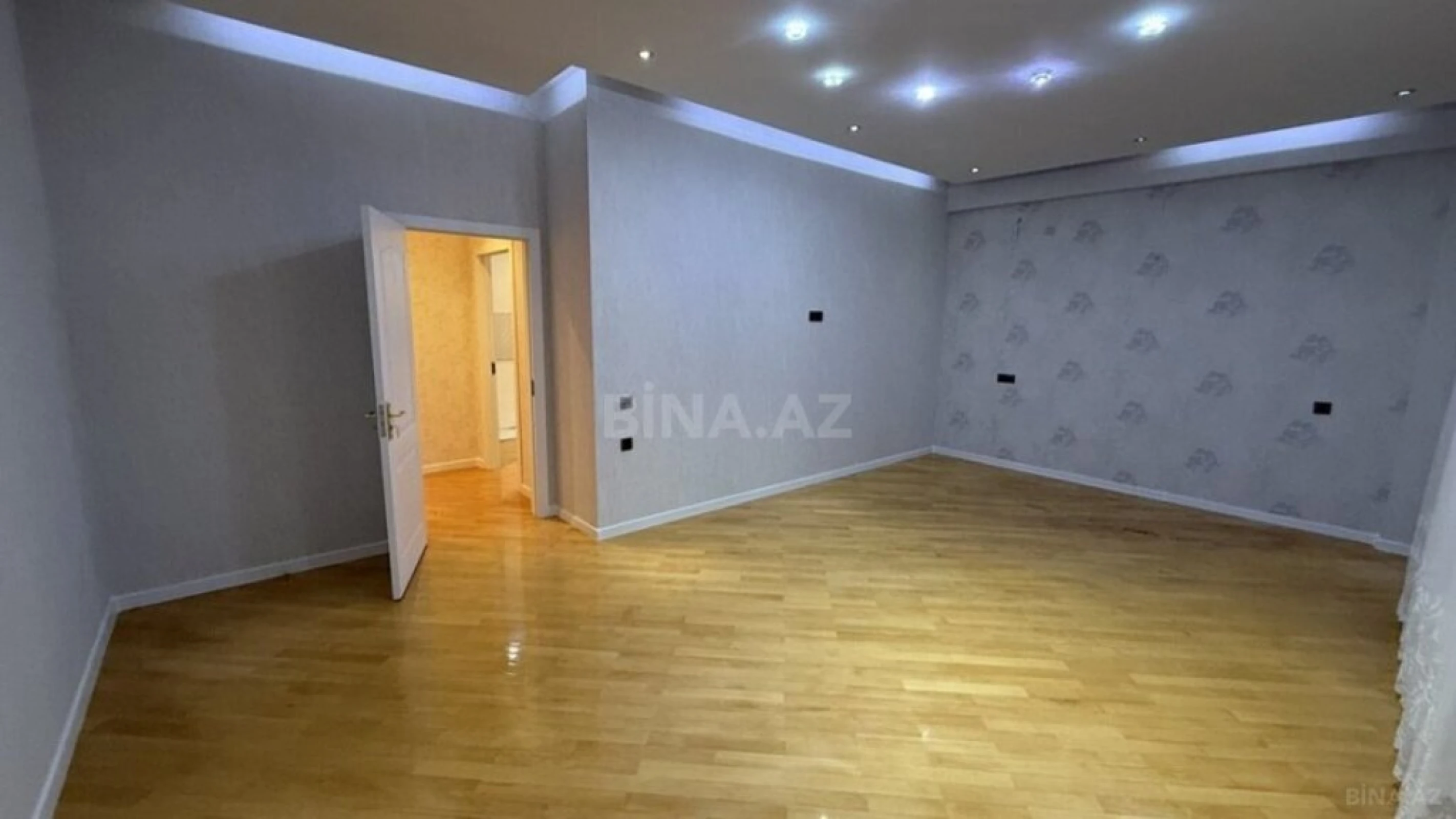 Satılır 3 otaqlı mənzil 145 m²