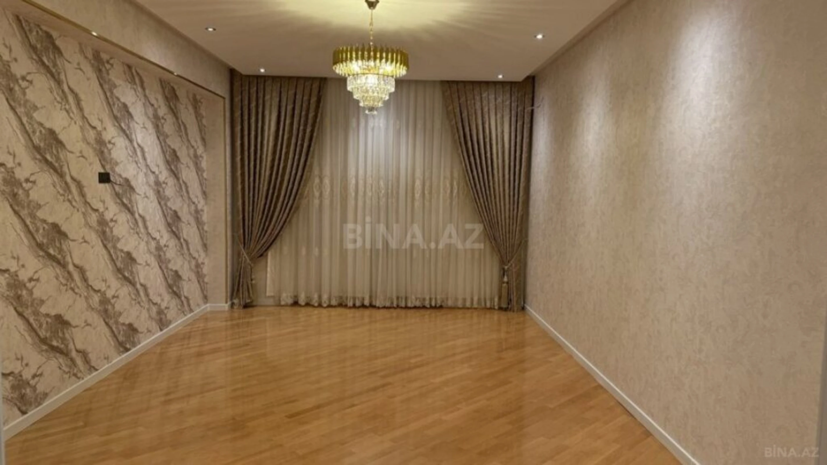 Satılır 3 otaqlı mənzil 145 m²