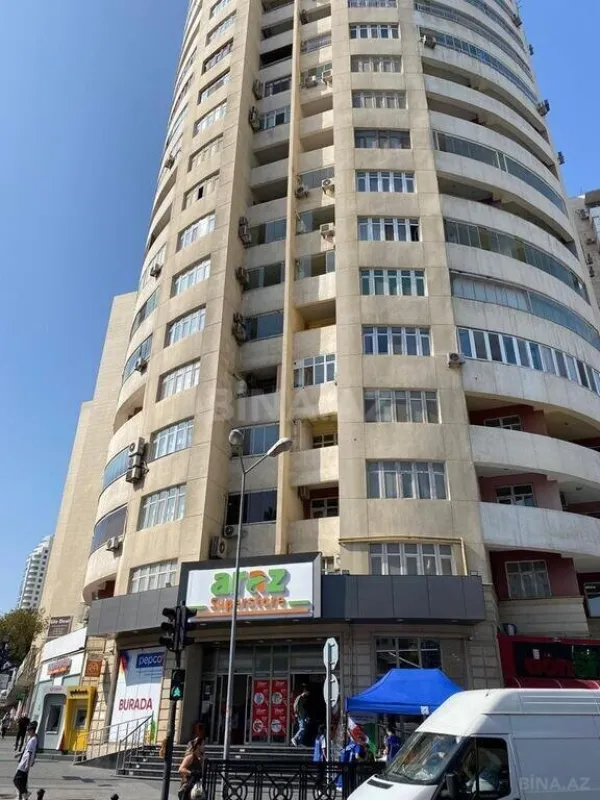 Satılır 3 otaqlı mənzil 145 m²