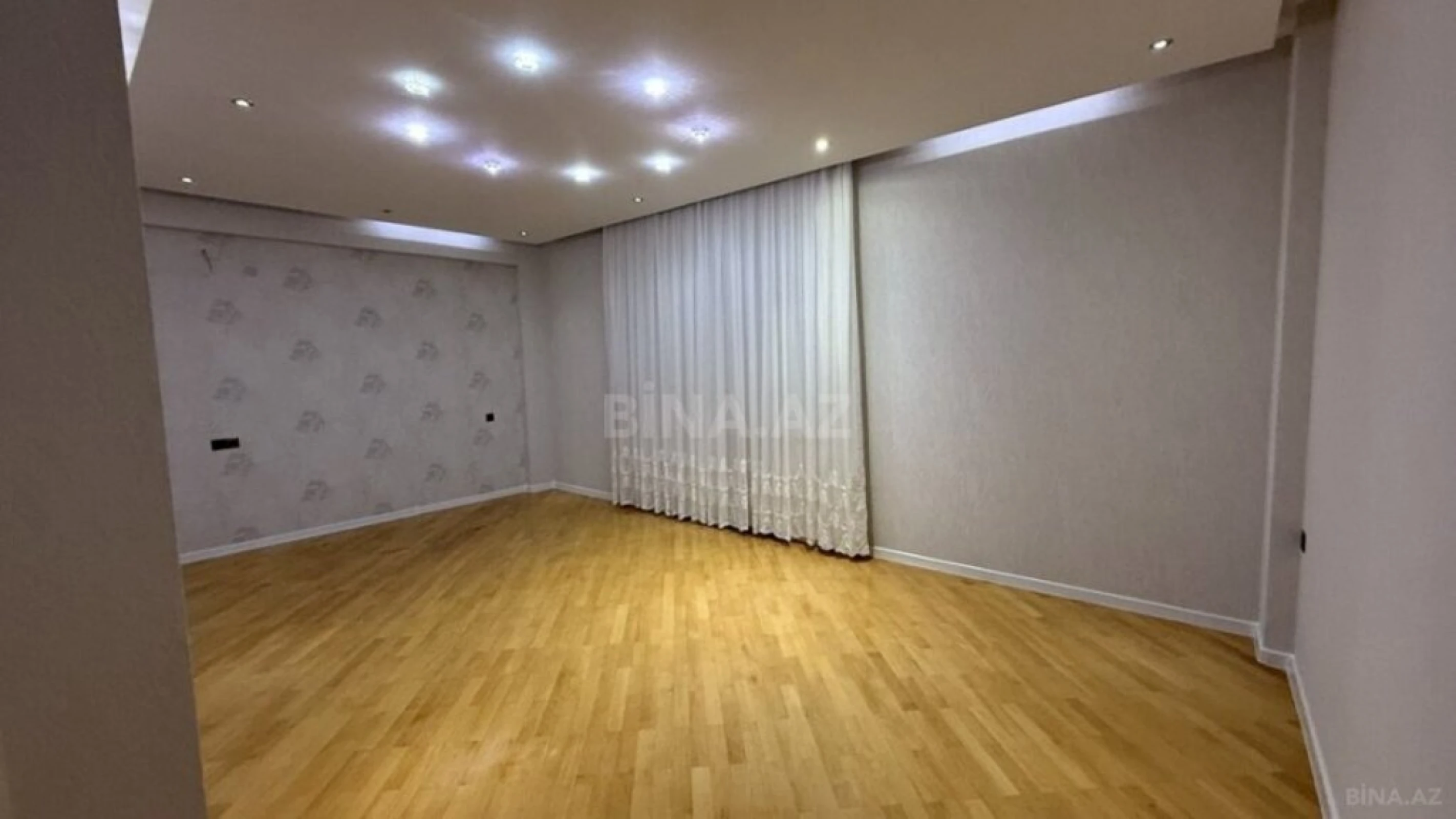 Satılır 3 otaqlı mənzil 145 m²