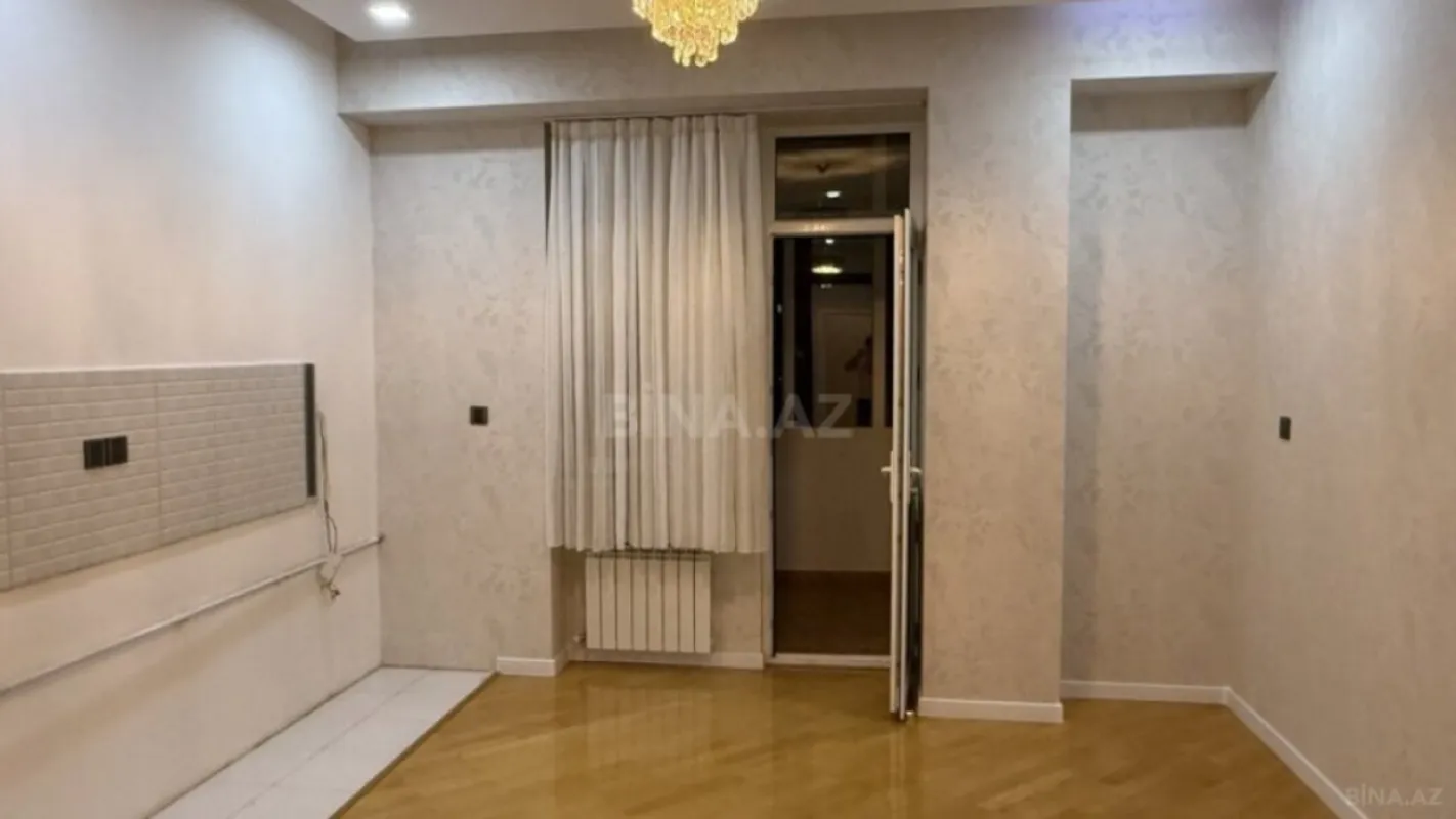 Satılır 3 otaqlı mənzil 145 m²