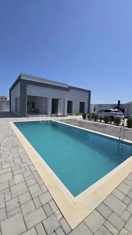 Satılır 4 otaqlı həyət evi 166 m²
