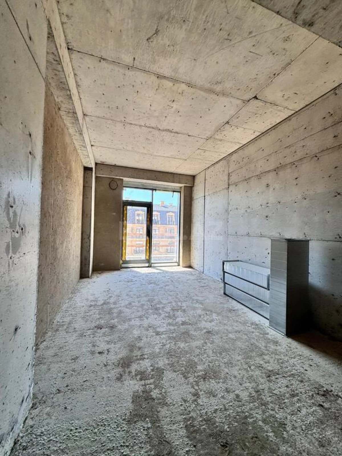 Satılır 3 otaqlı mənzil 137 m²
