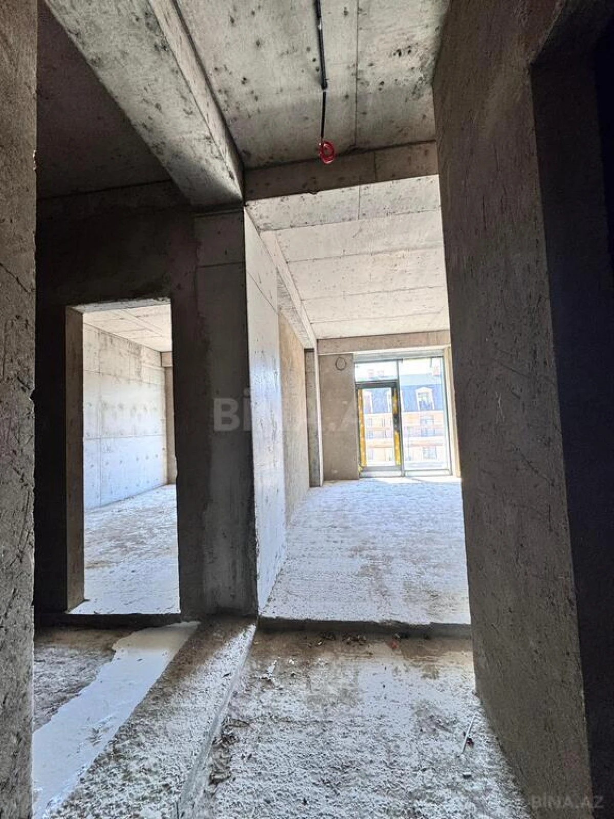 Satılır 3 otaqlı mənzil 137 m²