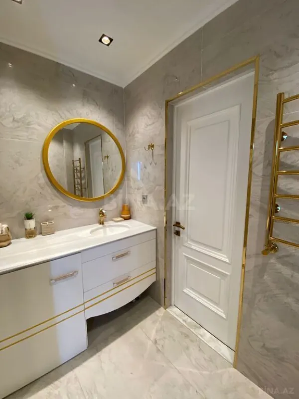 Satılır 3 otaqlı mənzil 137 m²