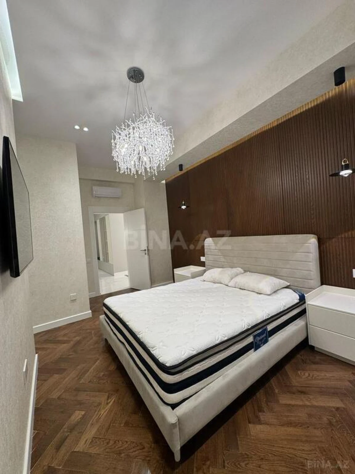 Satılır 3 otaqlı mənzil 137 m²