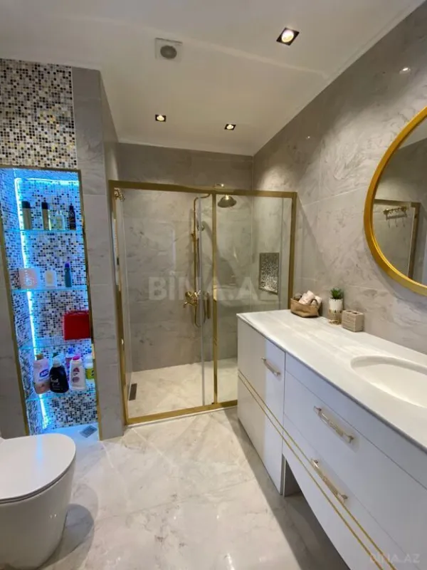 Satılır 3 otaqlı mənzil 137 m²