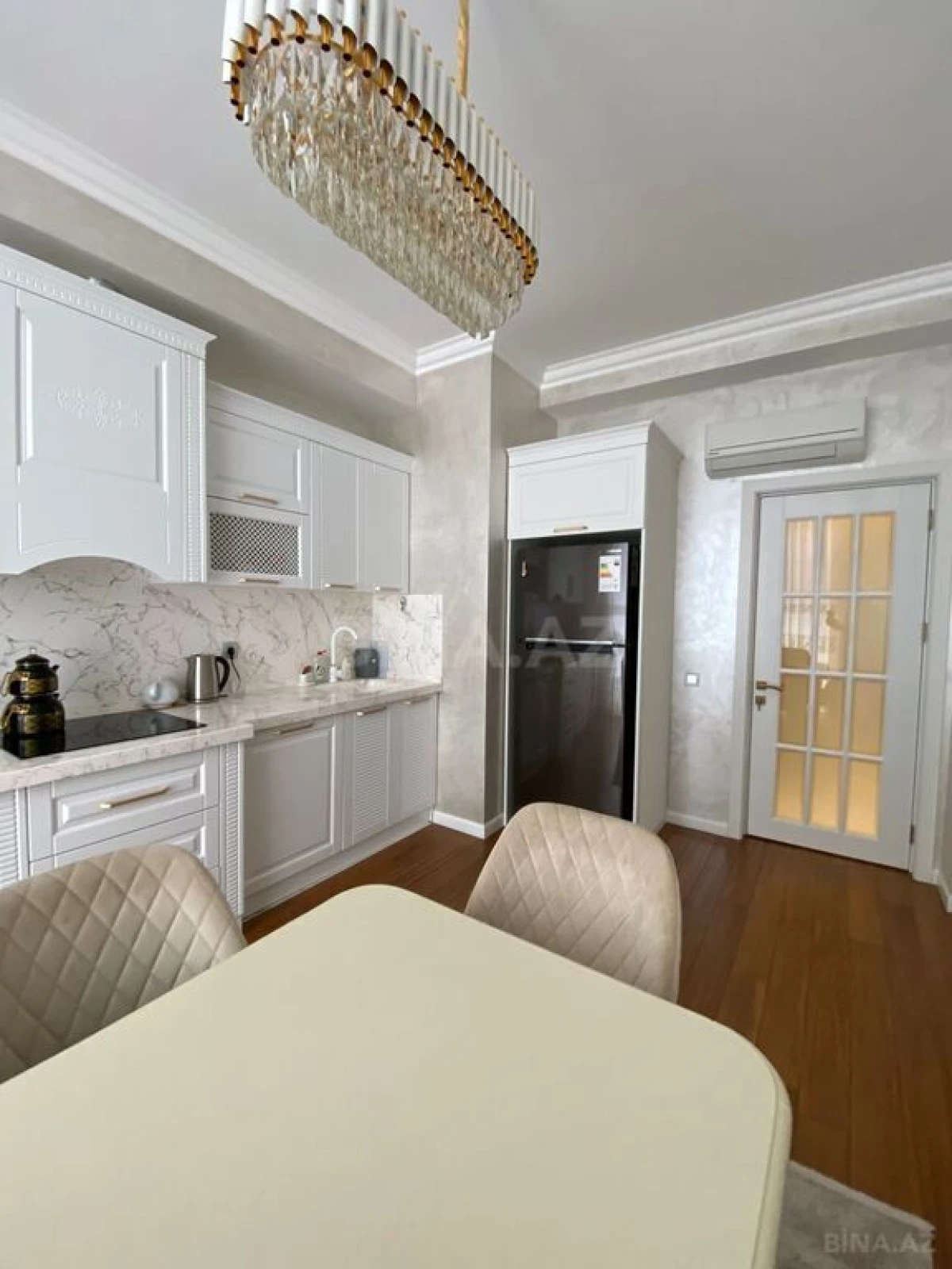 Satılır 3 otaqlı mənzil 137 m²