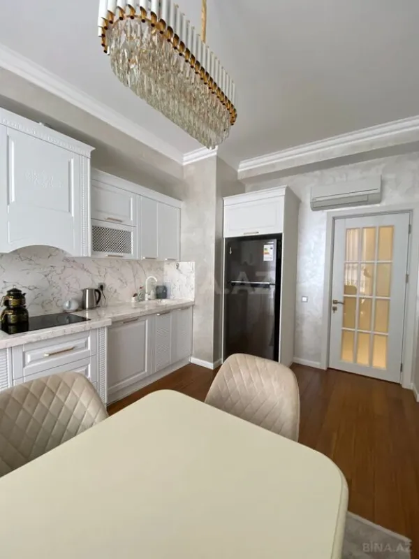 Satılır 3 otaqlı mənzil 137 m²