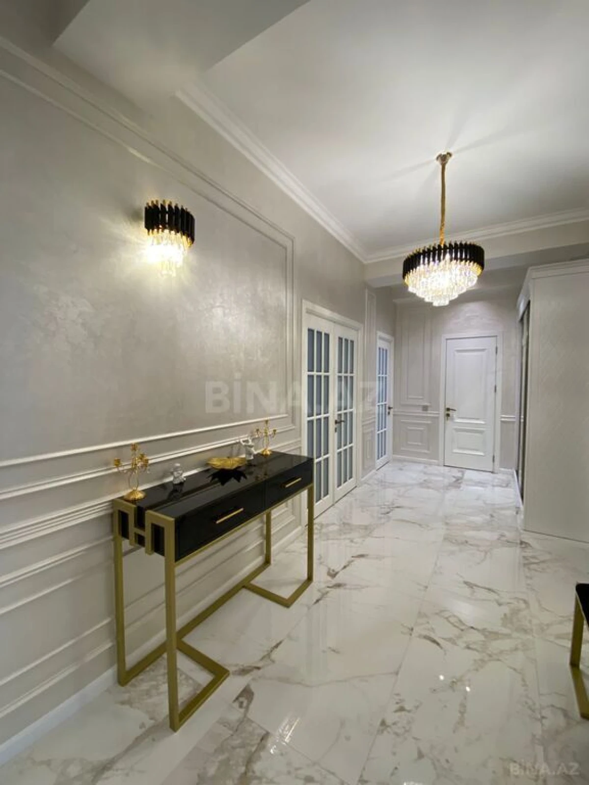 Satılır 3 otaqlı mənzil 137 m²