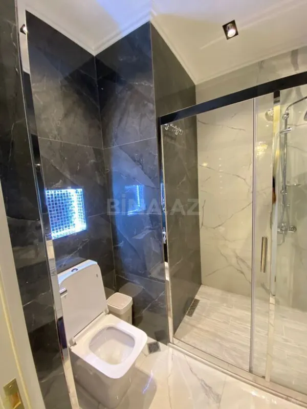 Satılır 3 otaqlı mənzil 137 m²