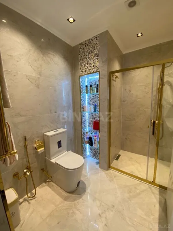 Satılır 3 otaqlı mənzil 137 m²