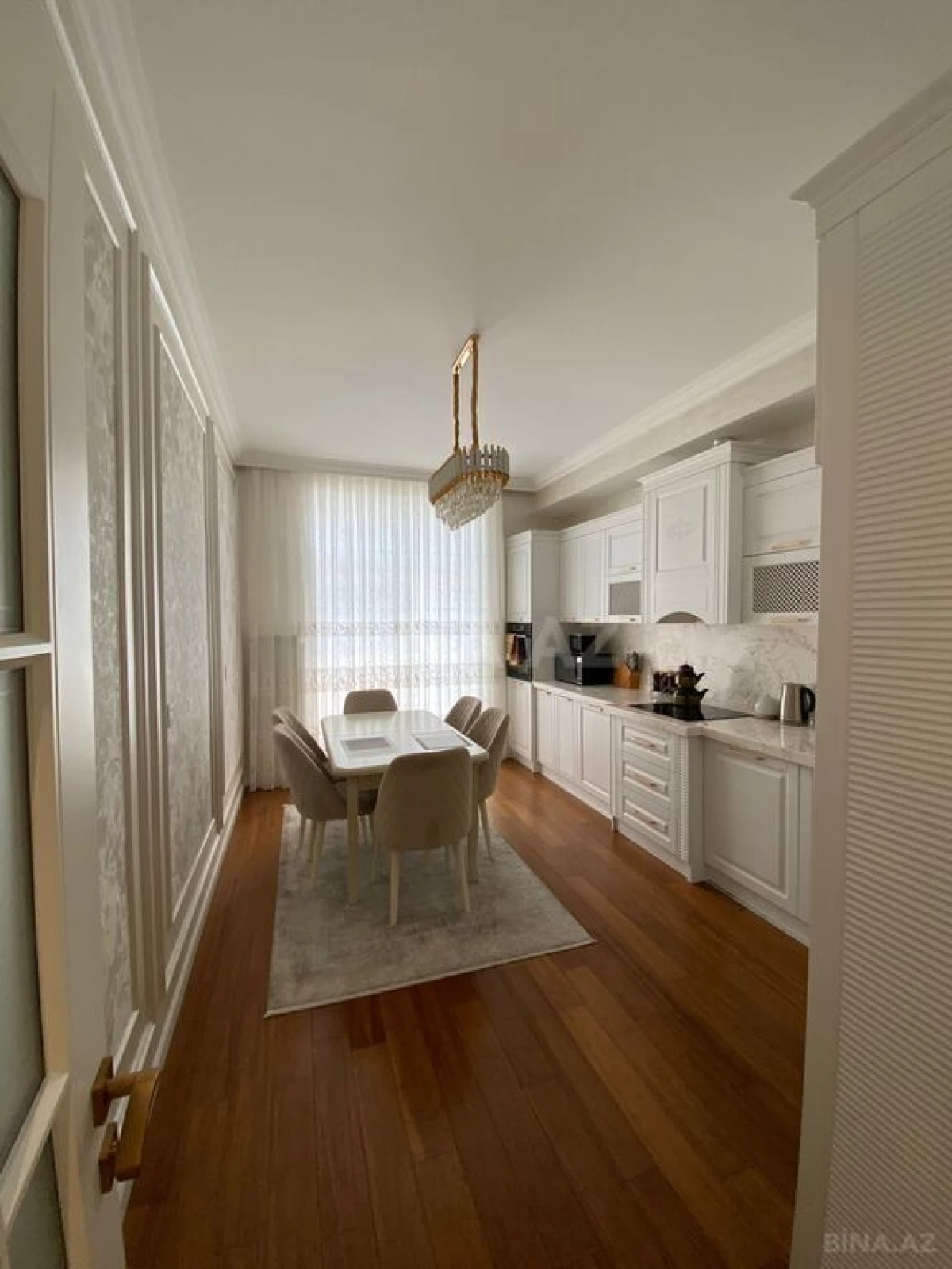 Satılır 3 otaqlı mənzil 137 m²