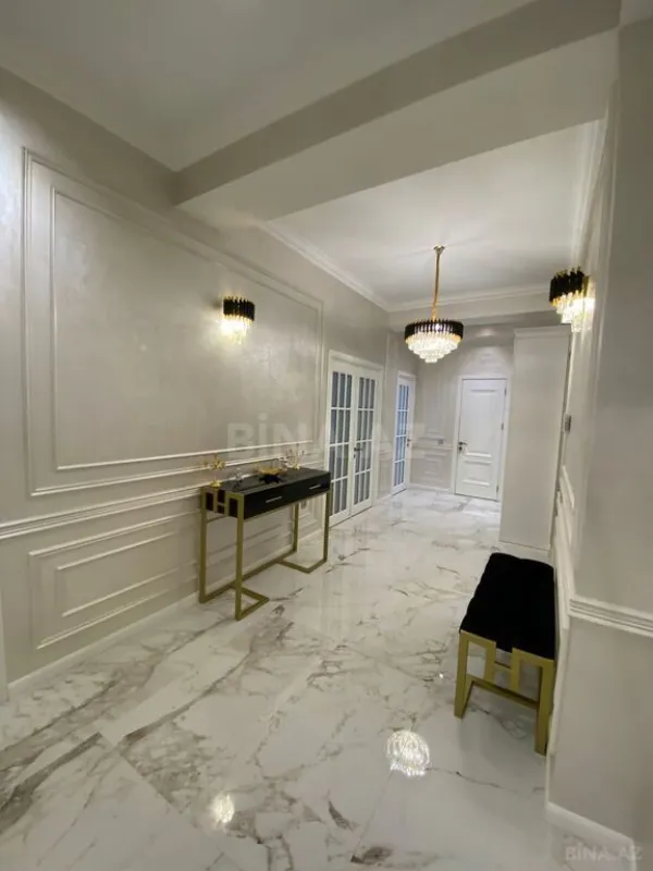 Satılır 3 otaqlı mənzil 137 m²