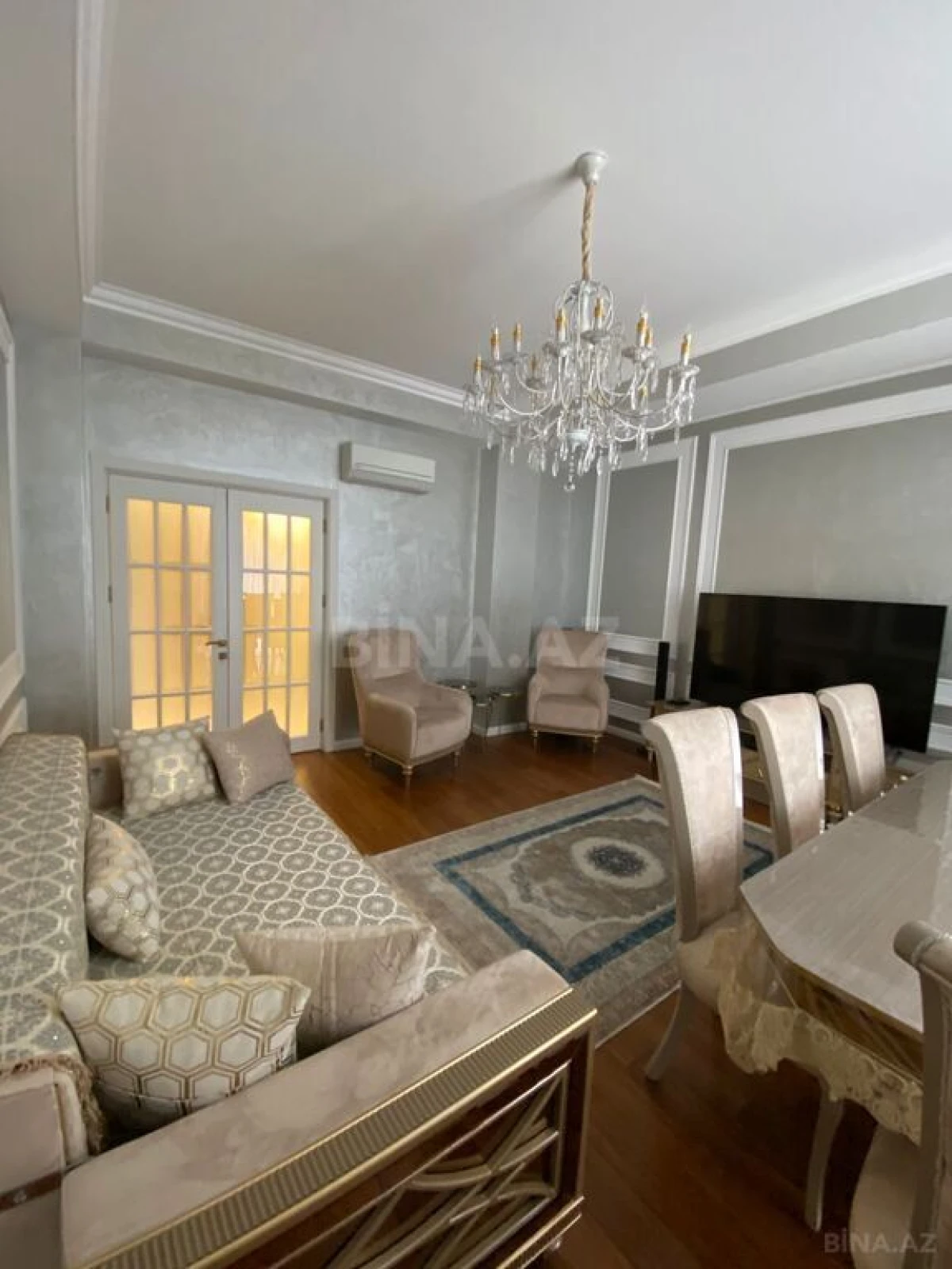 Satılır 3 otaqlı mənzil 137 m²