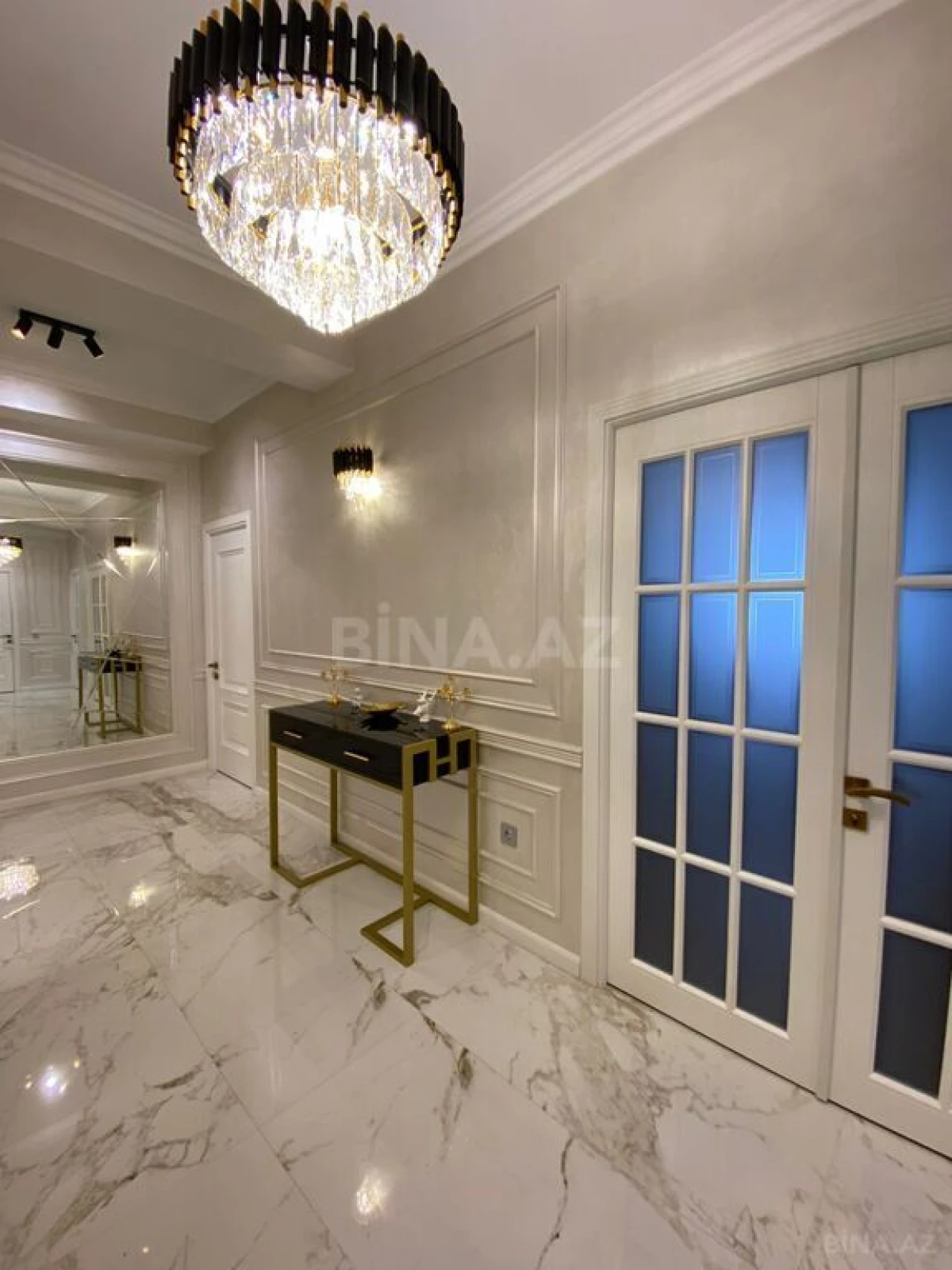 Satılır 3 otaqlı mənzil 137 m²