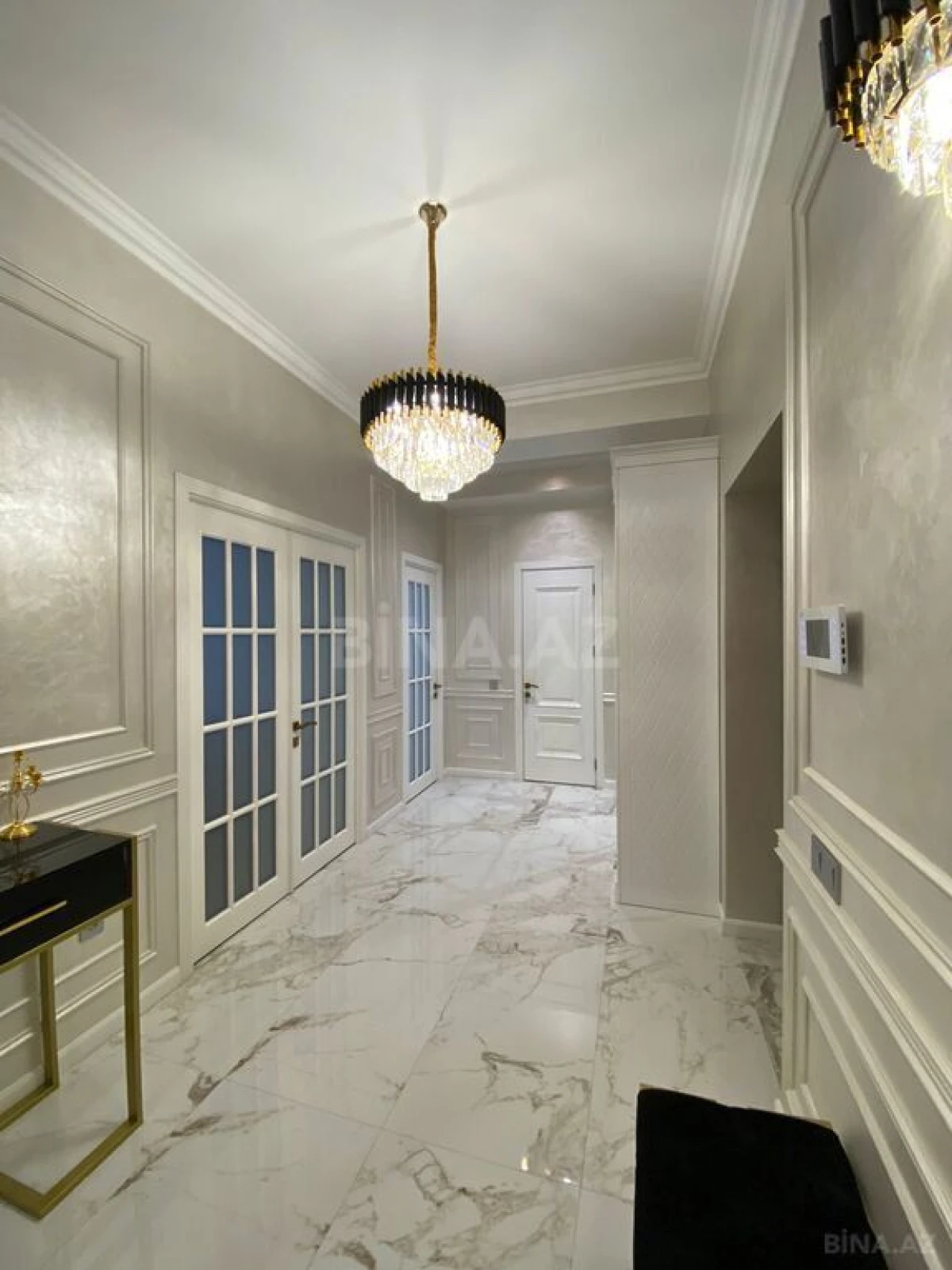 Satılır 3 otaqlı mənzil 137 m²